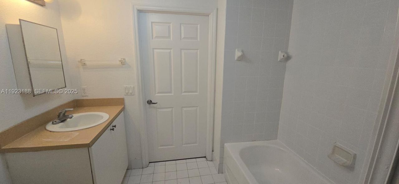 120 SW 8th Ave, Unit 802, Miami, FL 33130 Photo