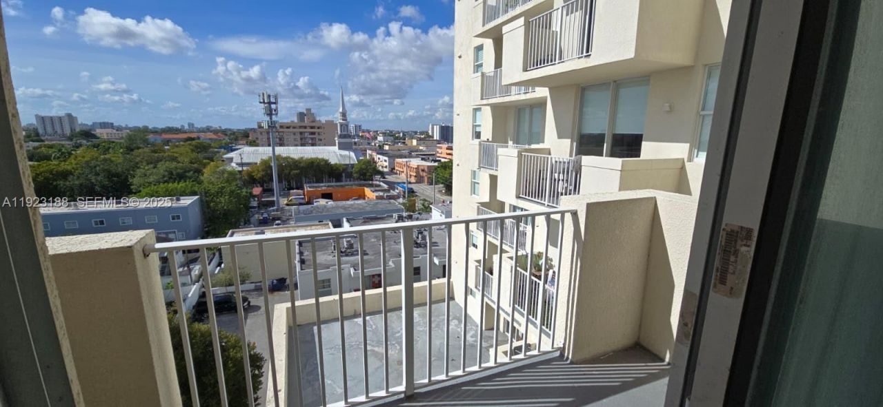 120 SW 8th Ave, Unit 802, Miami, FL 33130 Photo