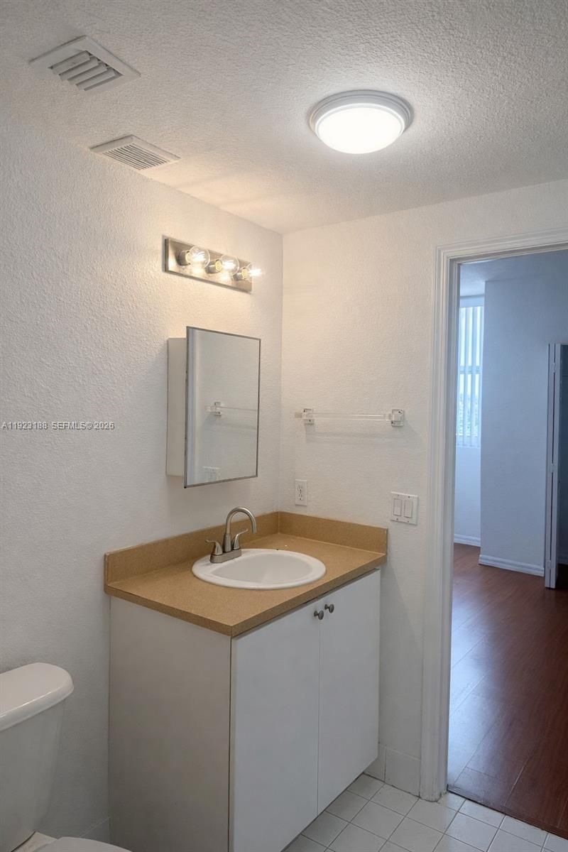 120 SW 8th Ave, Unit 802, Miami, FL 33130 Photo