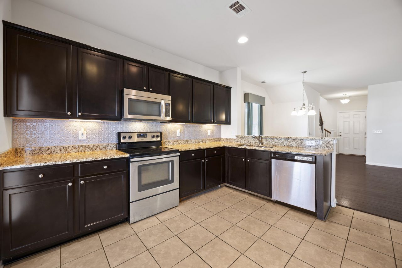 10 Whitewater Way Photo 12