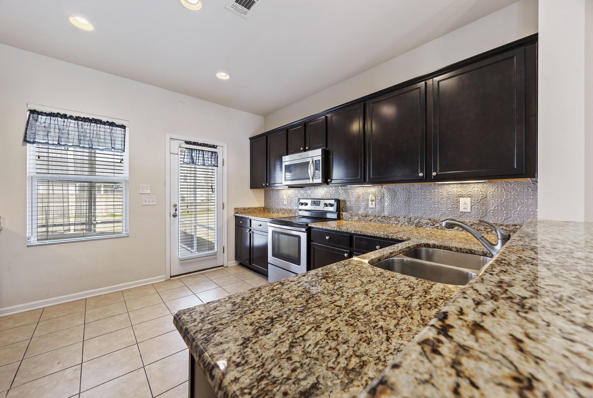 10 Whitewater Way Photo 16