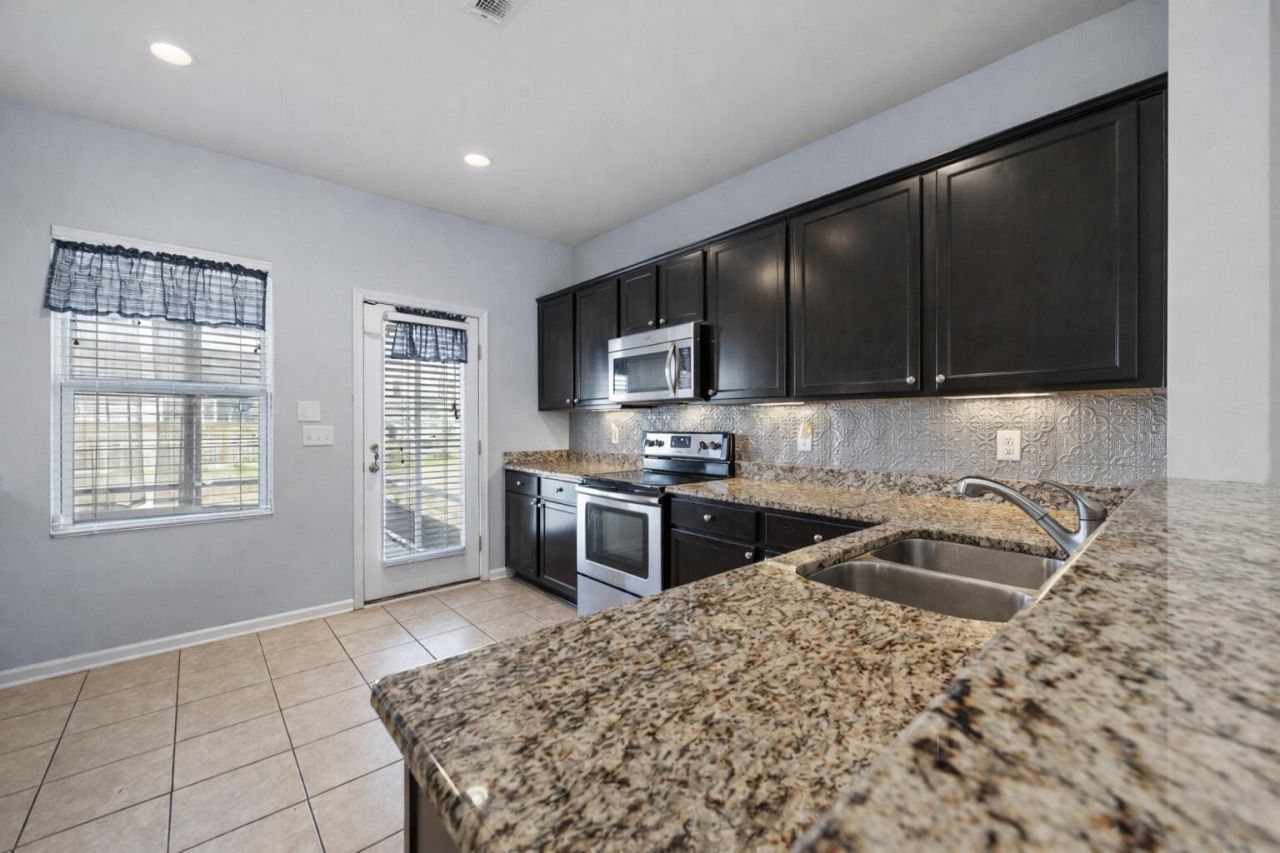 10 Whitewater Way Photo 9