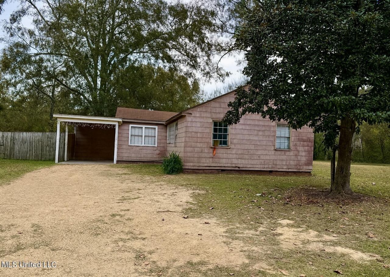 201 Rogers Circle, Brookhaven, MS 39601 Main Photo