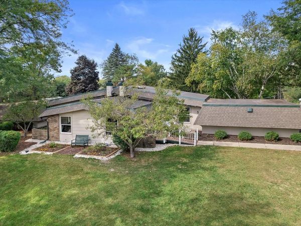 108 E Oak Crest LANE, Unit 110, Wales, WI 53183