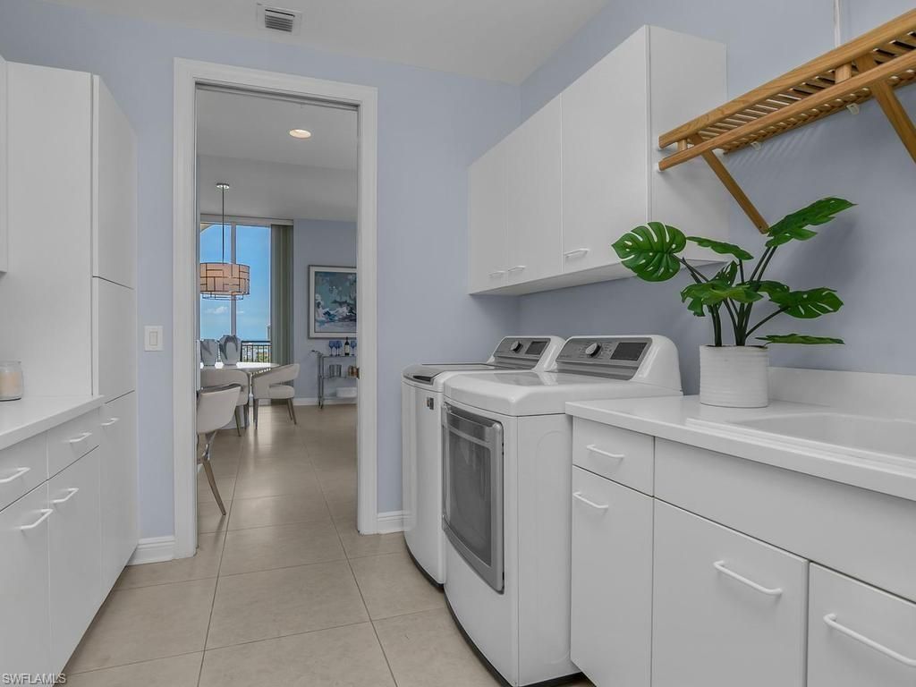 455 Cove Tower Dr, Unit PH 1802, Naples, FL 34110 Photo