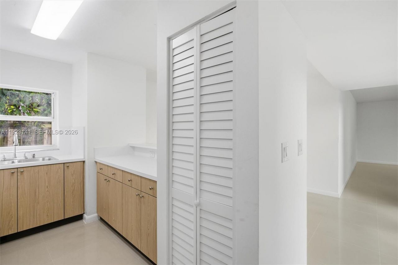 1045 SW 25th Ave, Miami, FL 33135 Photo