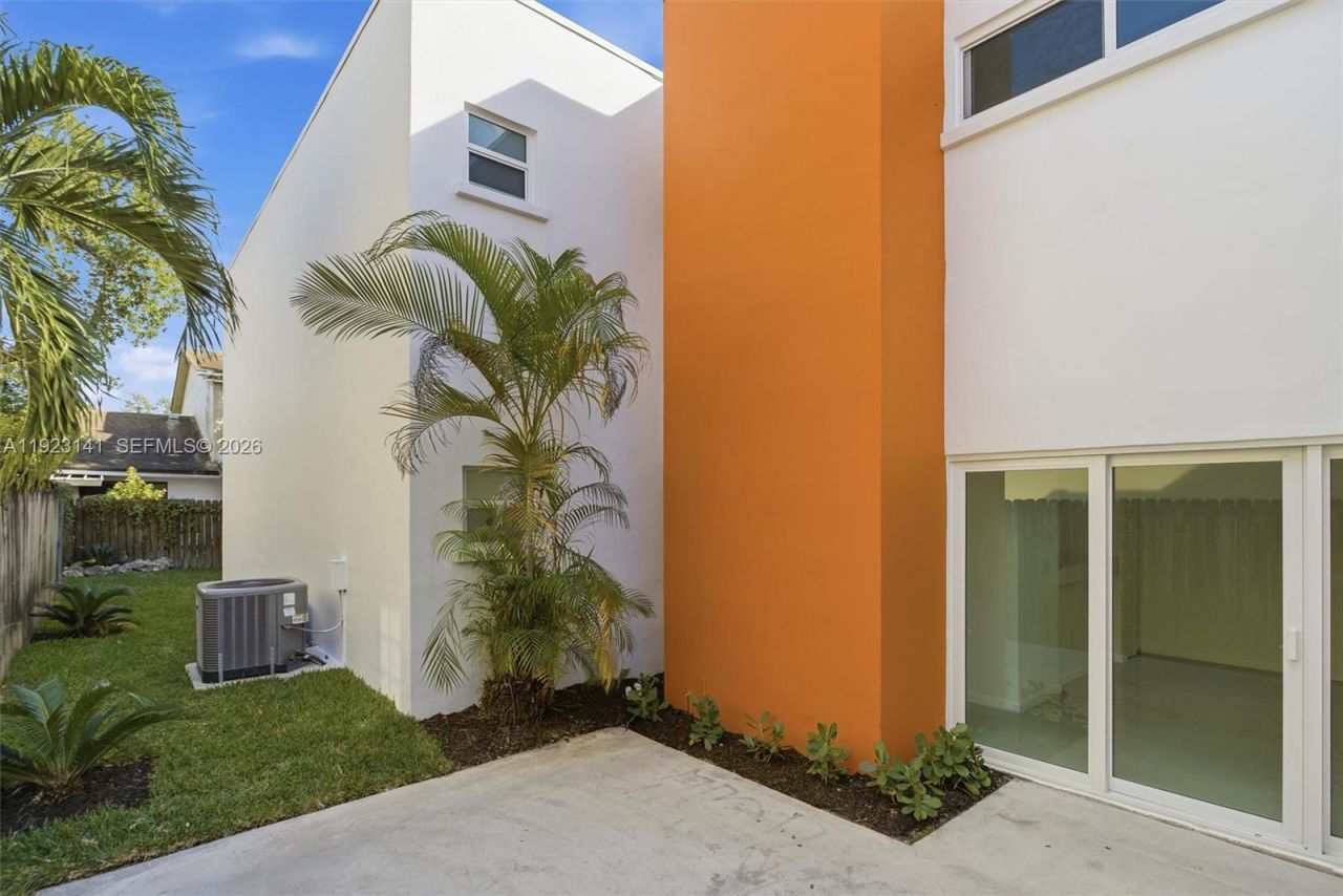 1045 SW 25th Ave, Miami, FL 33135 Photo