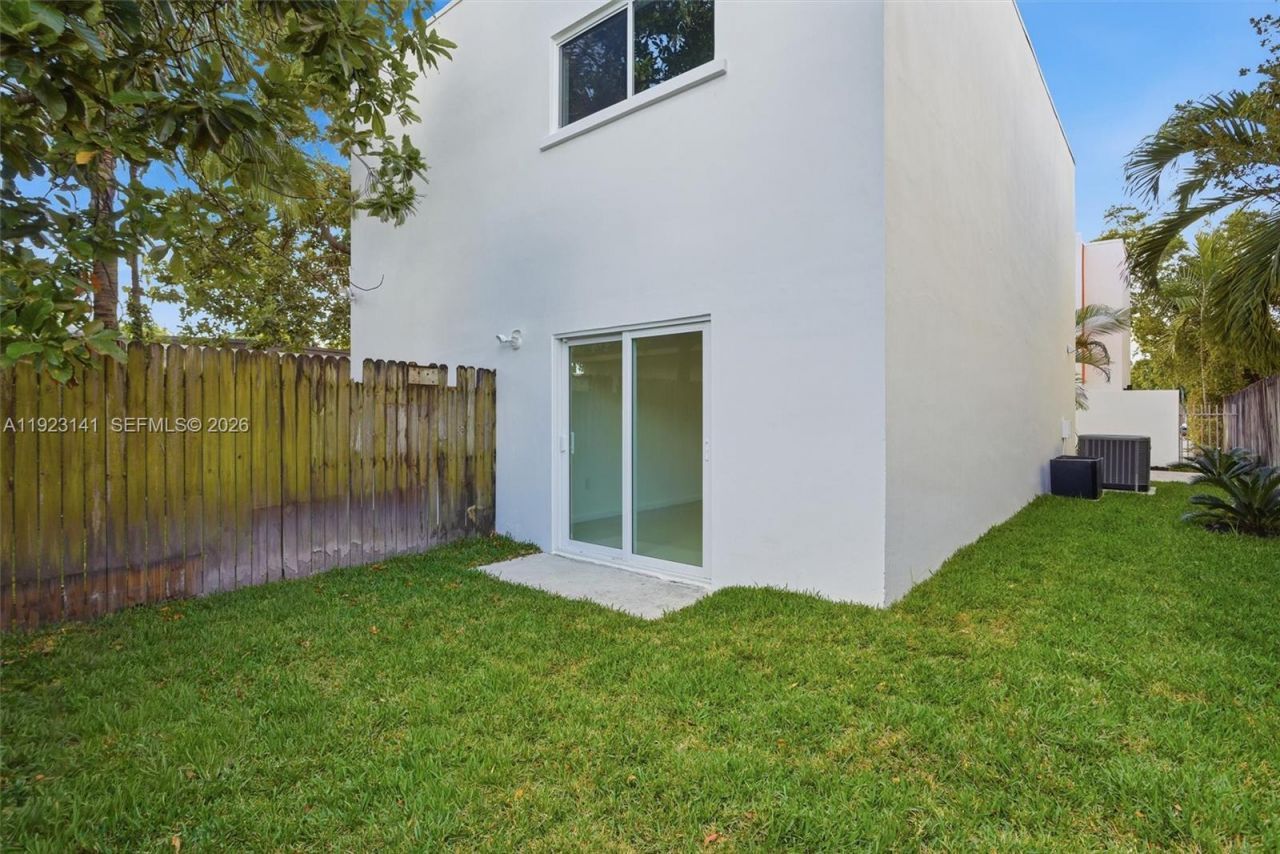 1045 SW 25th Ave, Miami, FL 33135 Photo