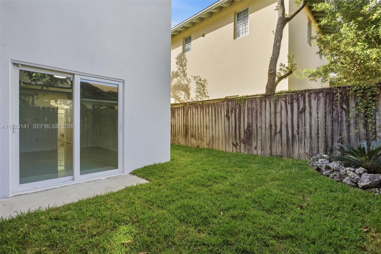 1045 SW 25th Ave, Miami, FL 33135 Photo
