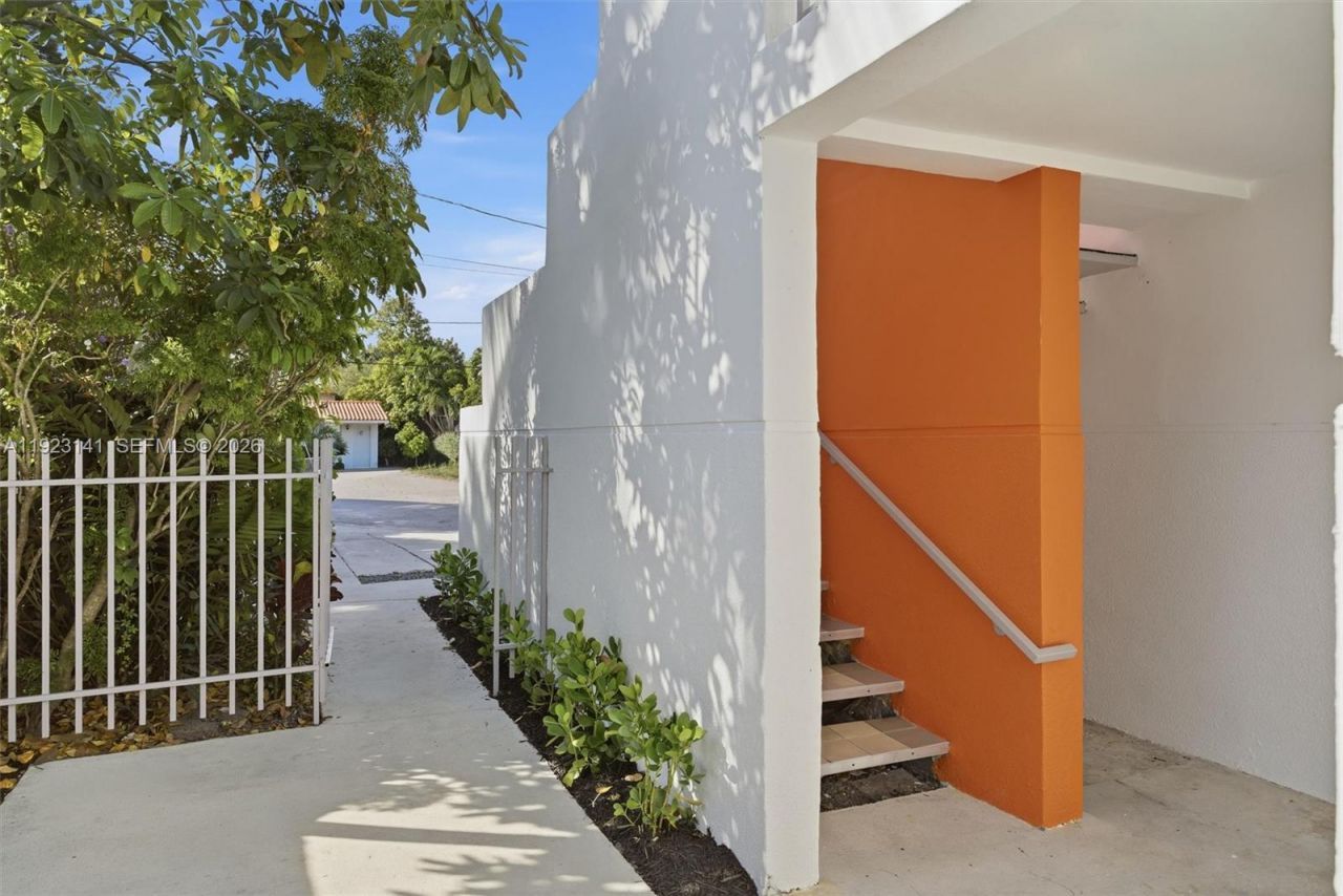 1045 SW 25th Ave, Miami, FL 33135 Photo