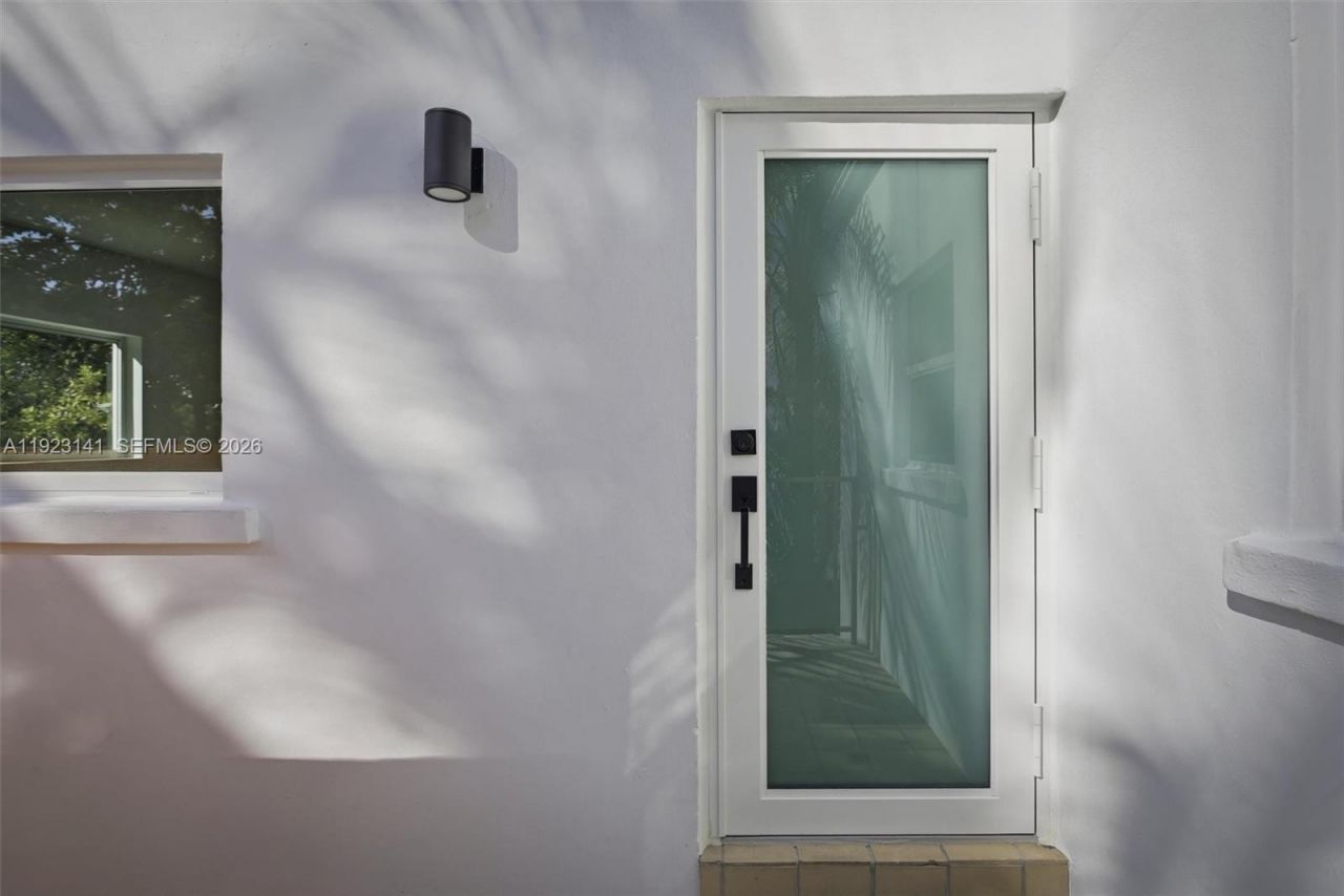 1045 SW 25th Ave, Miami, FL 33135 Photo