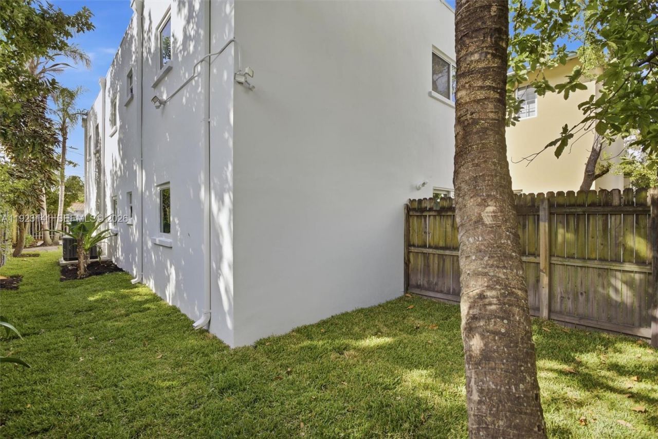 1045 SW 25th Ave, Miami, FL 33135 Photo