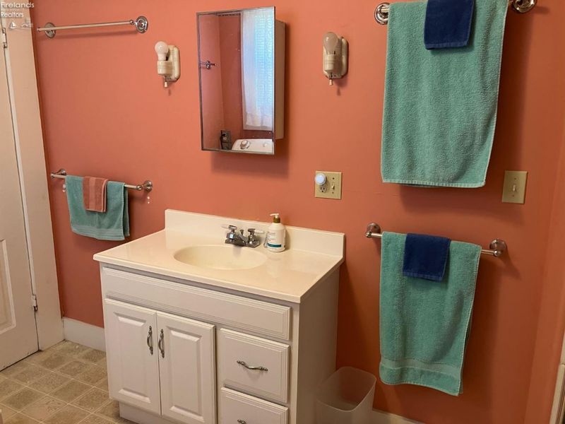 446 Lynn Avenue, Lakeside, OH 43440 Photo 8