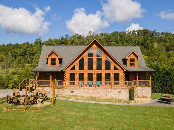 2715 Dayne DR, Sevierville, TN 37876