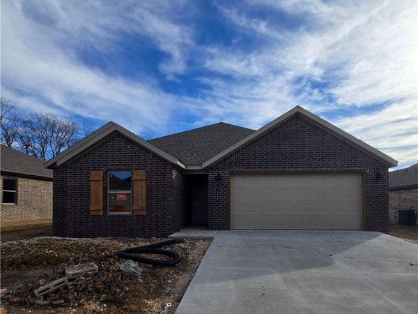 400 Cattleman Lane, Siloam Springs, AR 72761