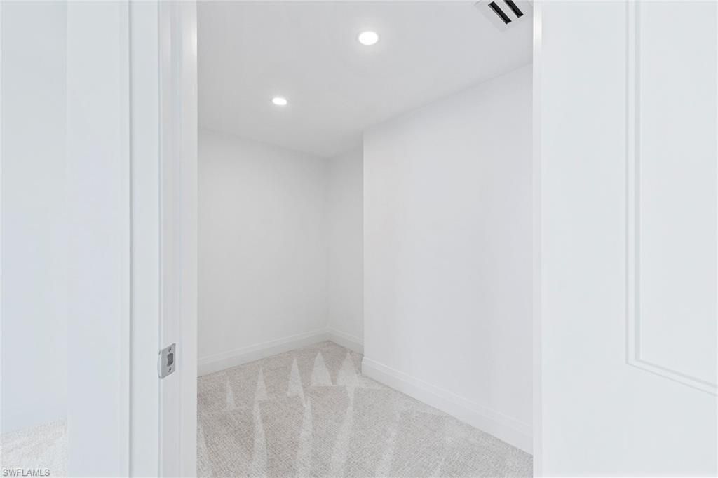 2388 Gulf Shore Blvd N, Unit 204, Naples, FL 34103 Photo