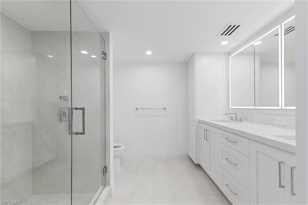 2388 Gulf Shore Blvd N, Unit 204, Naples, FL 34103 Photo