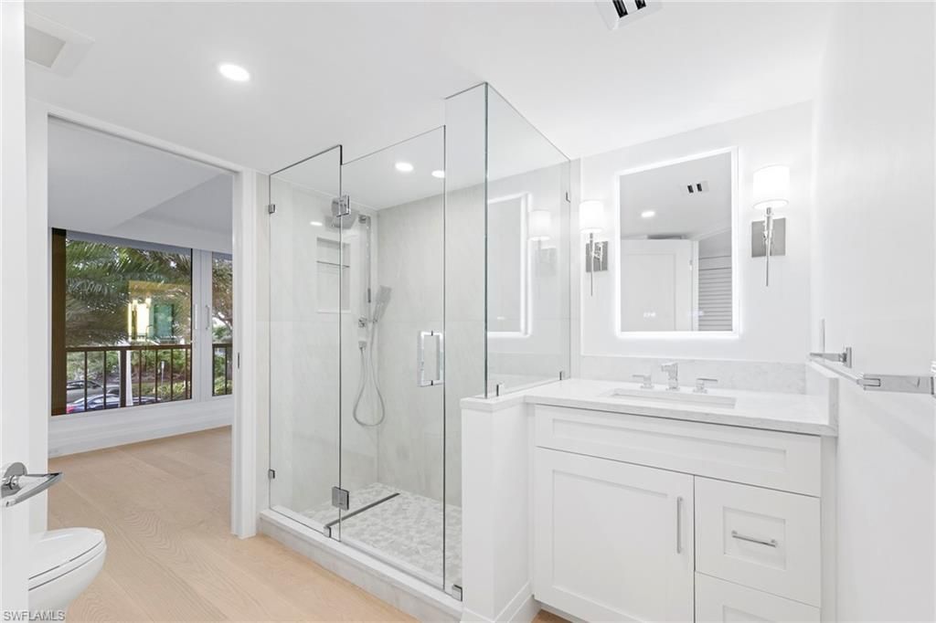 2388 Gulf Shore Blvd N, Unit 204, Naples, FL 34103 Photo