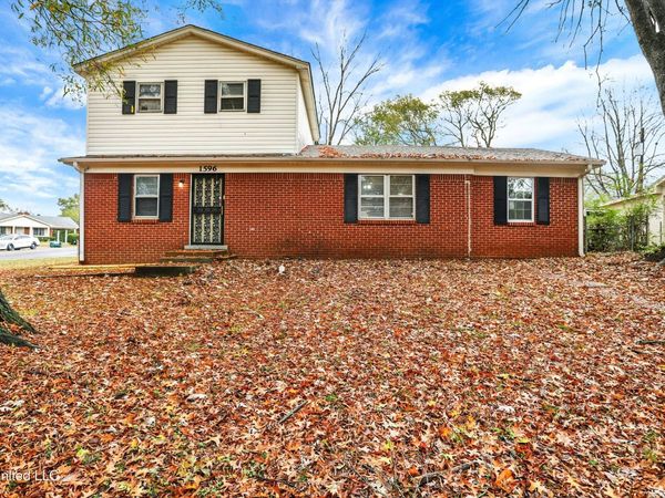 1596 Hickory Drive, Southaven, MS 38671