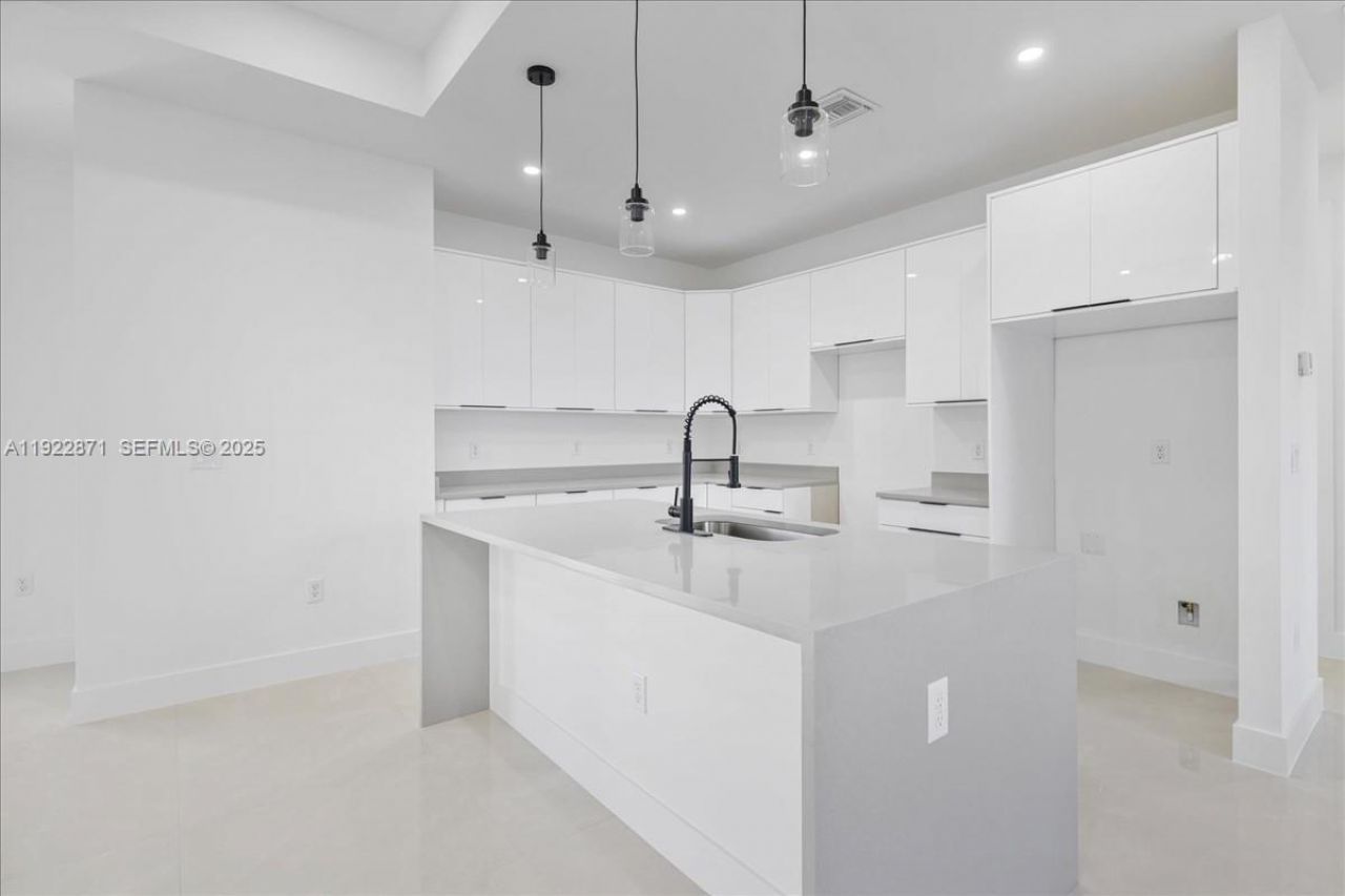 4207 28 St Sw, Lehigh Acres, FL 33976 Photo