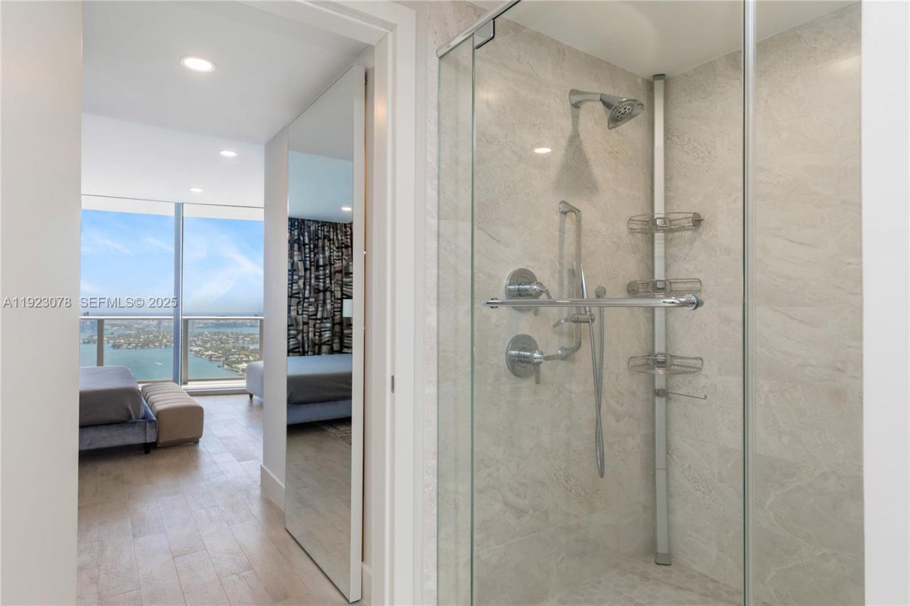 488 NE 18th St, Unit 5012, Miami, FL 33132 Photo