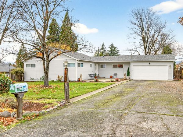 525 Barnes Avenue, Medford, OR 97504