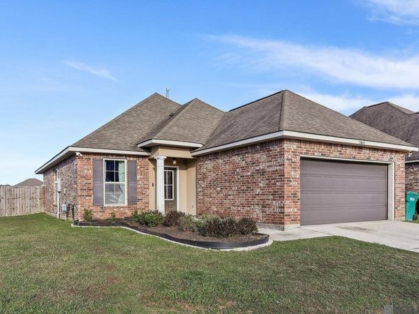 9067 Redwood Lake Blvd, Zachary, LA 70791