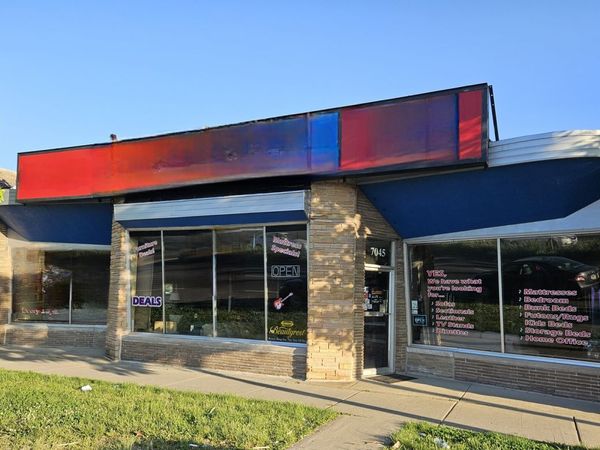 7045 W North Avenue, Oak Park, IL 60302
