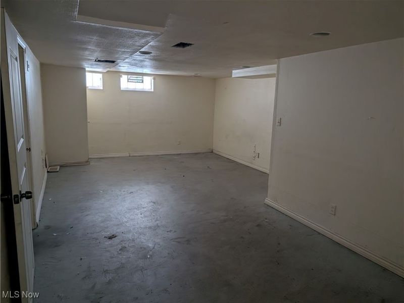 4412 E 156th Street, Cleveland, OH 44128 Photo 9