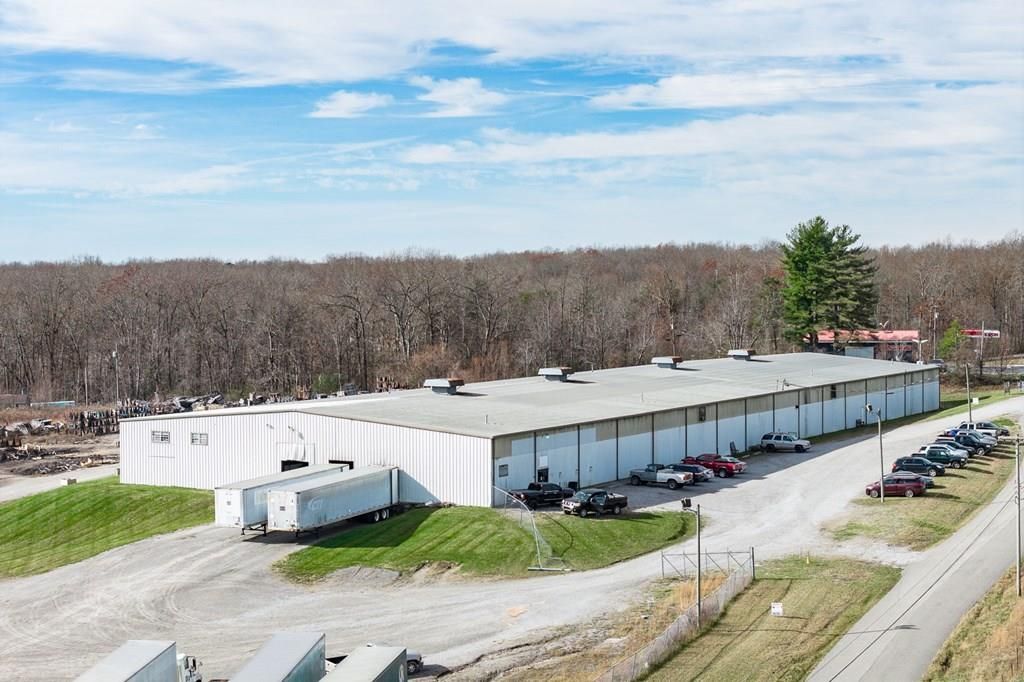 28 Interstate Ln, Crossville, TN 38571 Main Photo