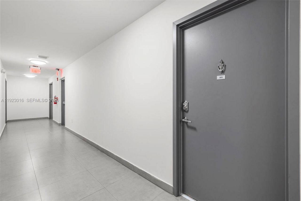 2651 NE 212th Ter, Unit 305, Miami, FL 33180 Photo