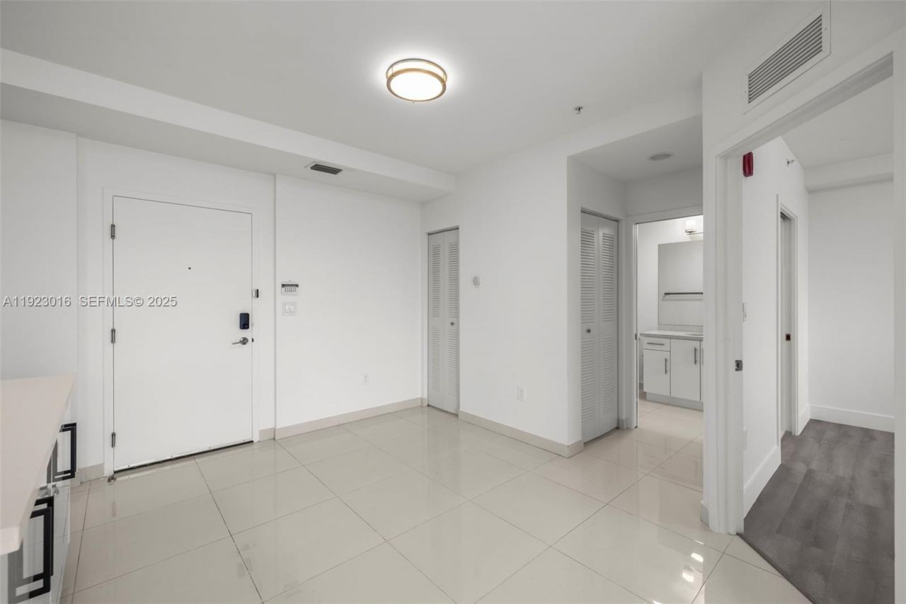 2651 NE 212th Ter, Unit 305, Miami, FL 33180 Photo