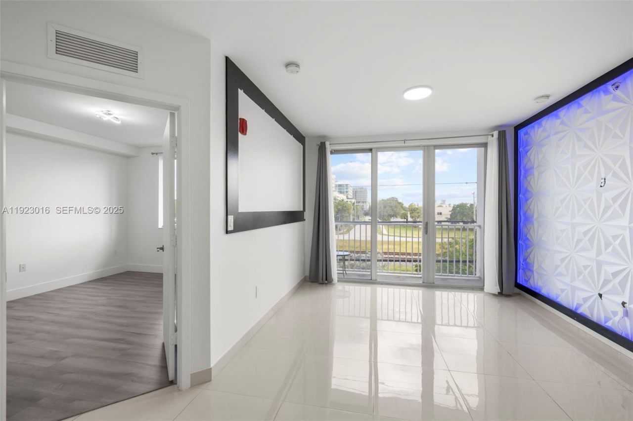 2651 NE 212th Ter, Unit 305, Miami, FL 33180 Photo
