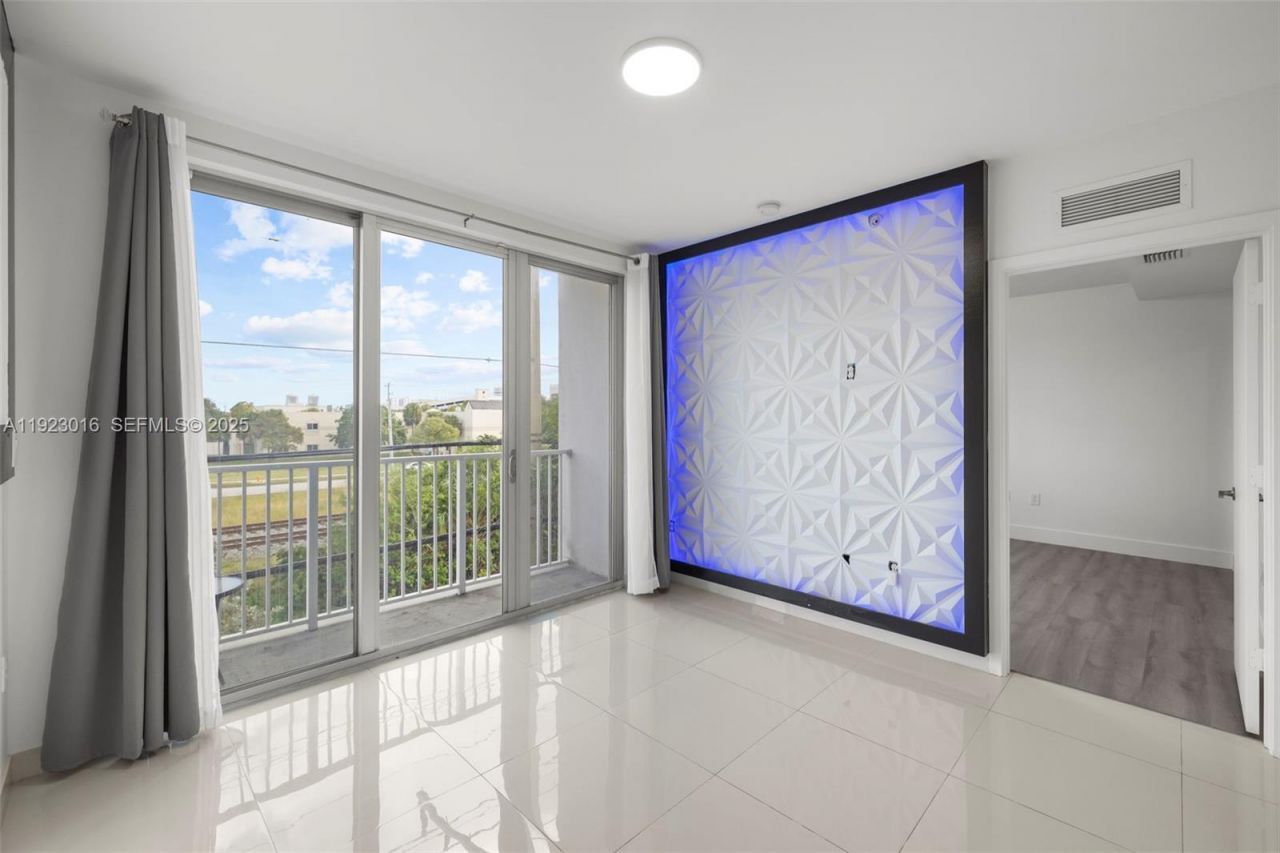 2651 NE 212th Ter, Unit 305, Miami, FL 33180 Photo