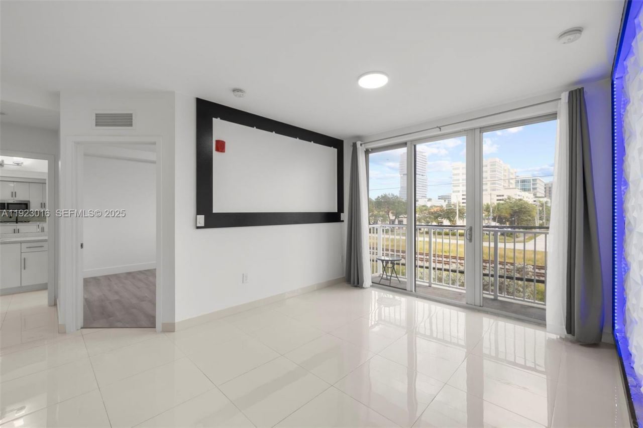 2651 NE 212th Ter, Unit 305, Miami, FL 33180 Photo