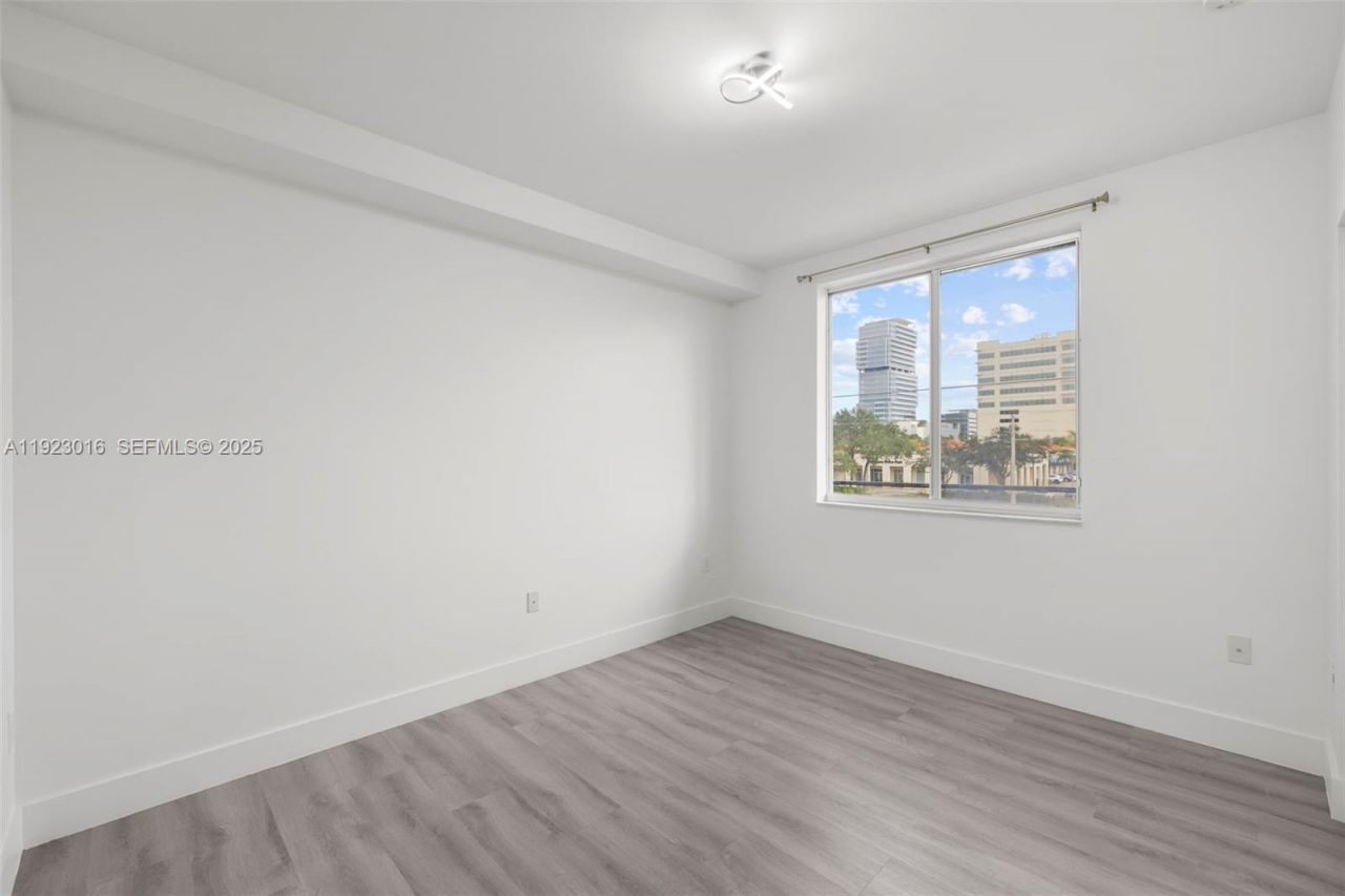 2651 NE 212th Ter, Unit 305, Miami, FL 33180 Photo