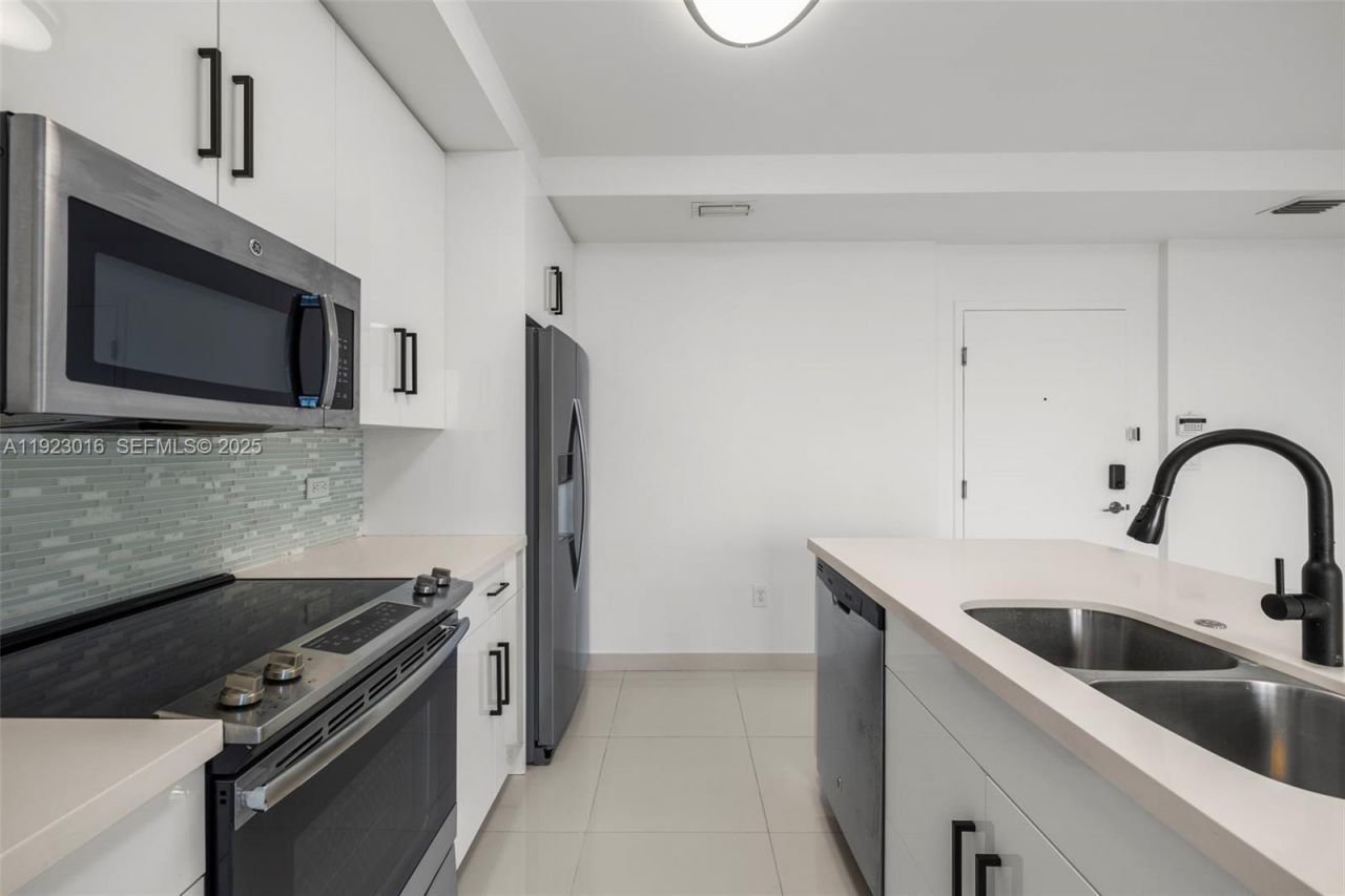 2651 NE 212th Ter, Unit 305, Miami, FL 33180 Photo