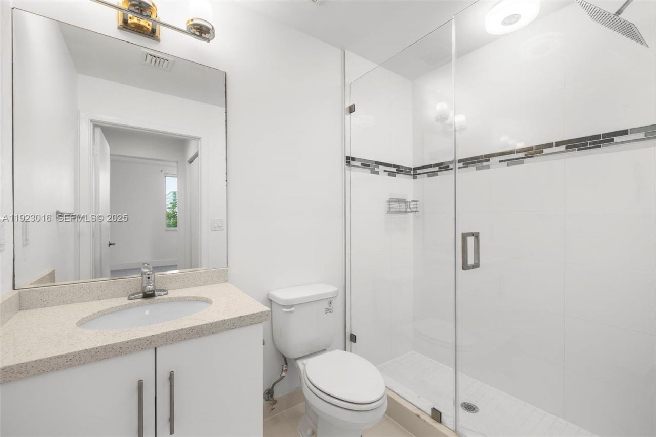 2651 NE 212th Ter, Unit 305, Miami, FL 33180 Photo