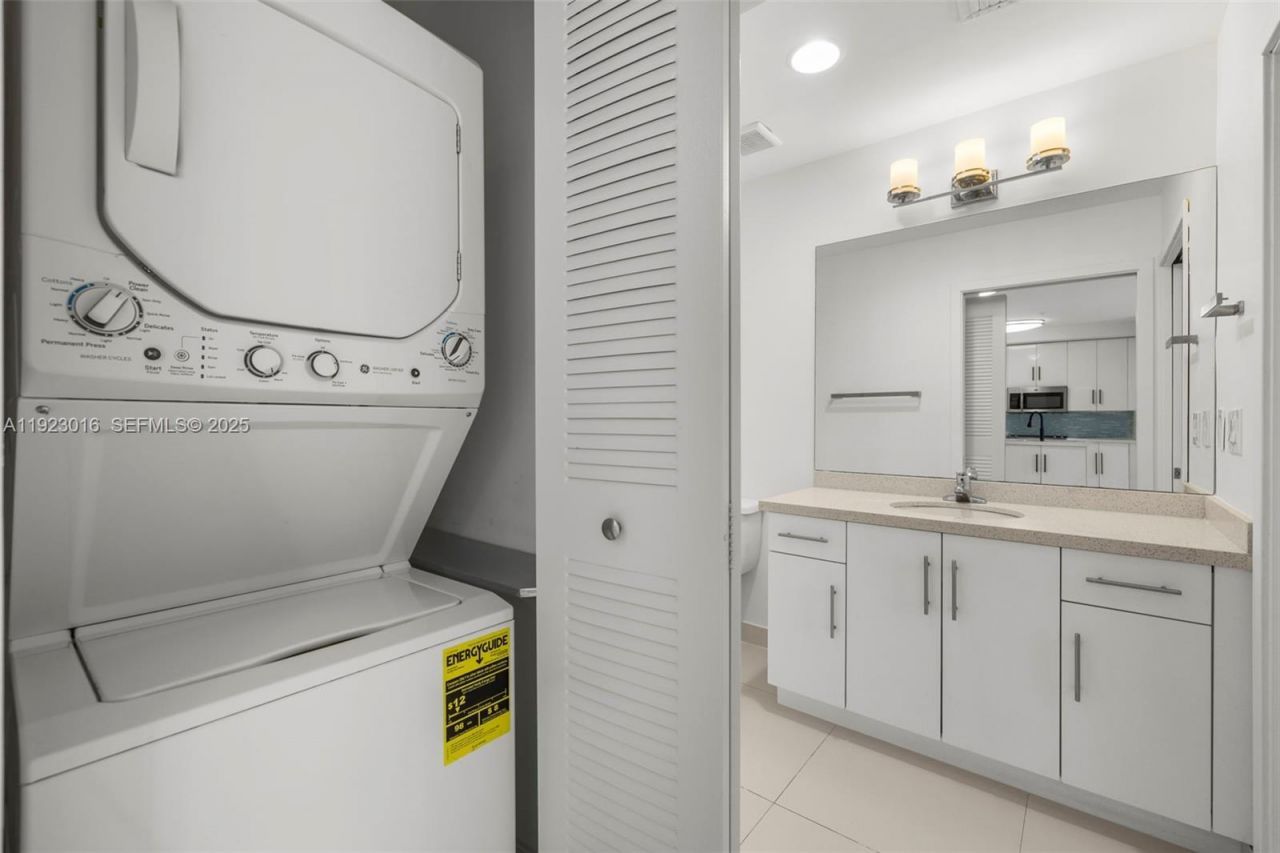 2651 NE 212th Ter, Unit 305, Miami, FL 33180 Photo