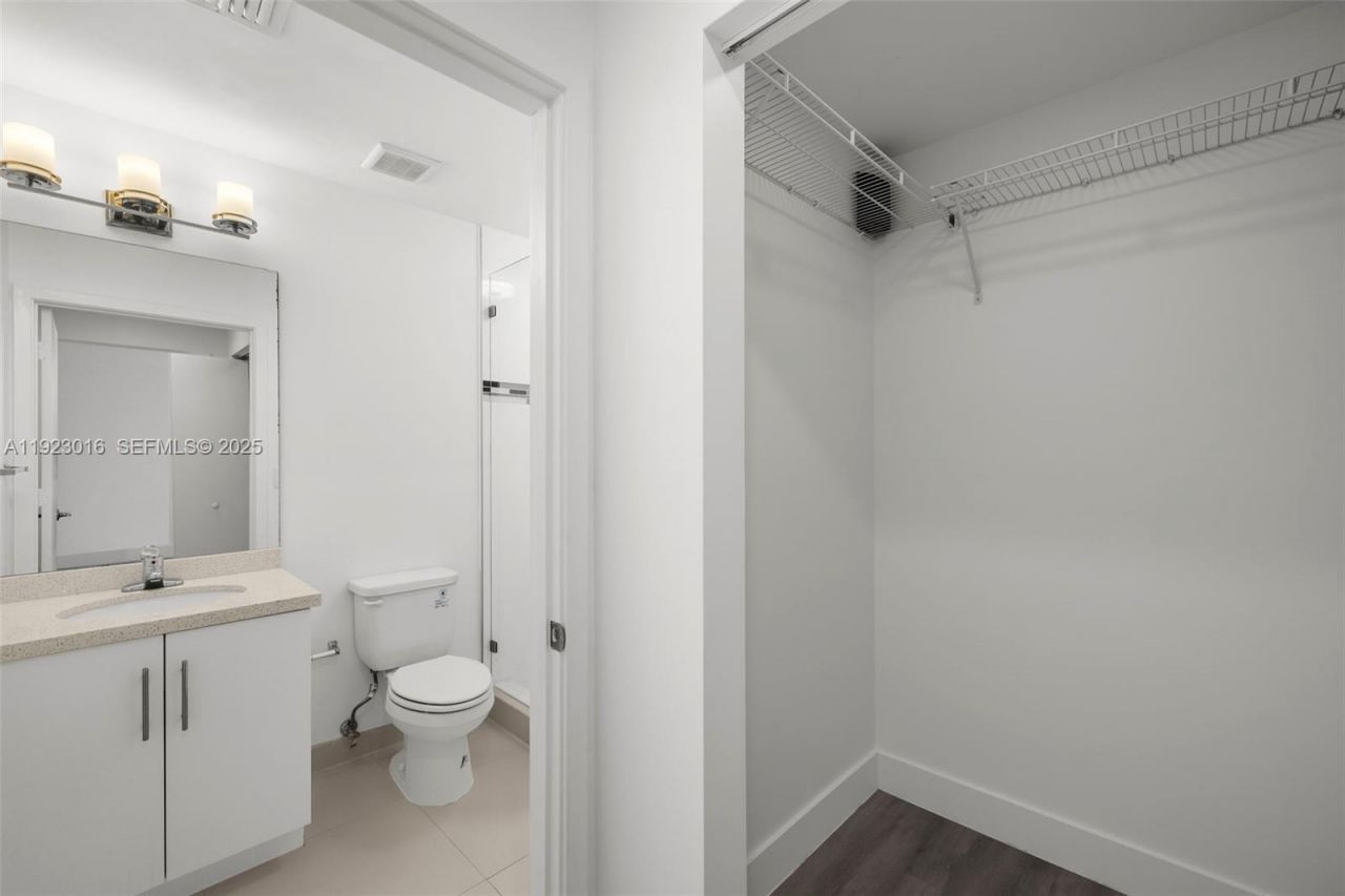 2651 NE 212th Ter, Unit 305, Miami, FL 33180 Photo