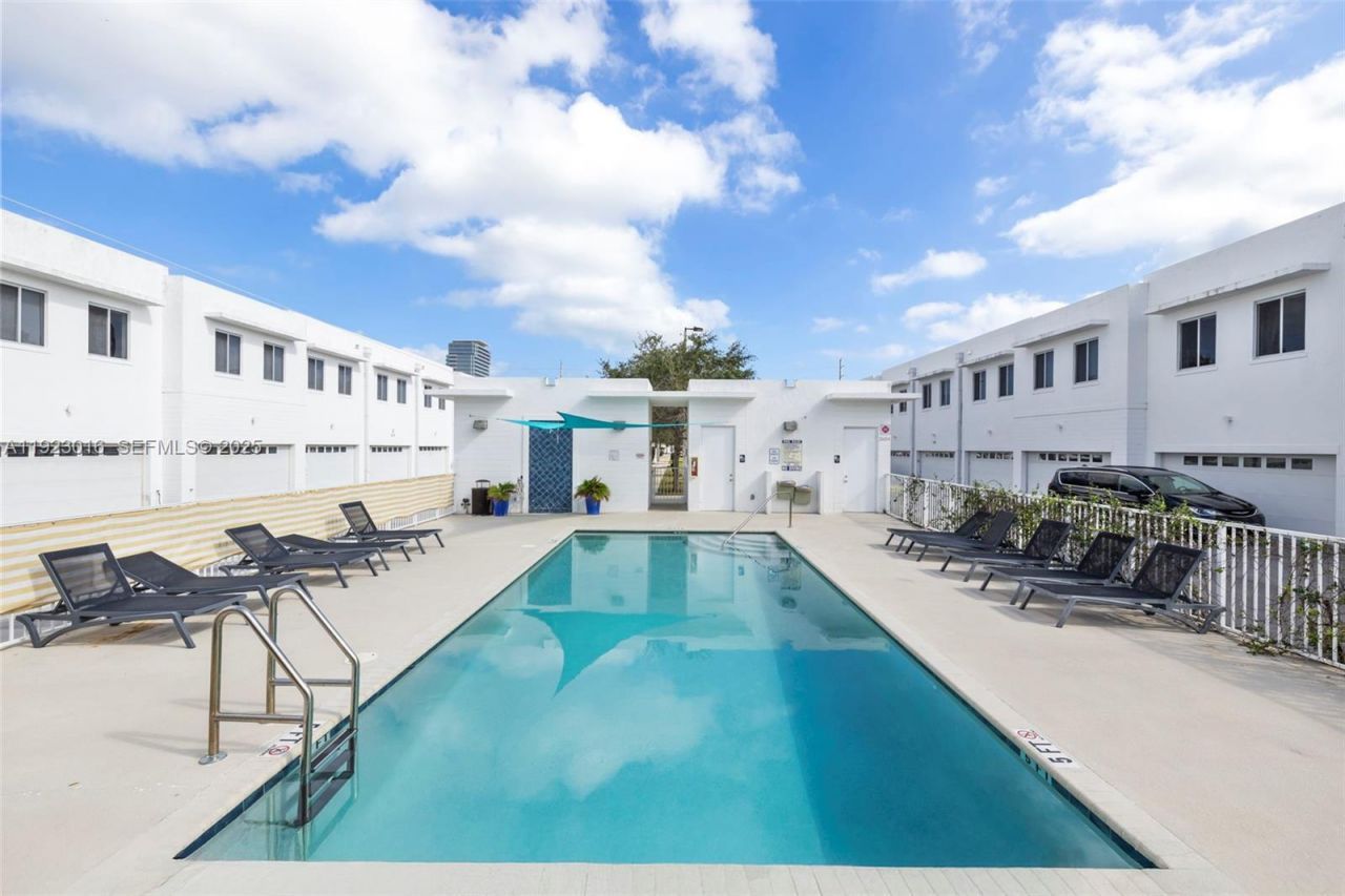 2651 NE 212th Ter, Unit 305, Miami, FL 33180 Photo