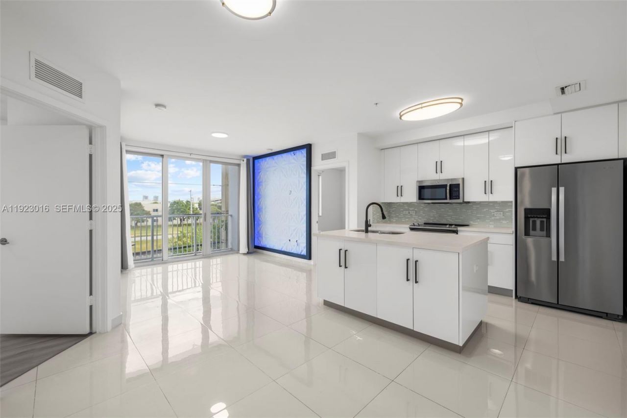 2651 NE 212th Ter, Unit 305, Miami, FL 33180 Photo
