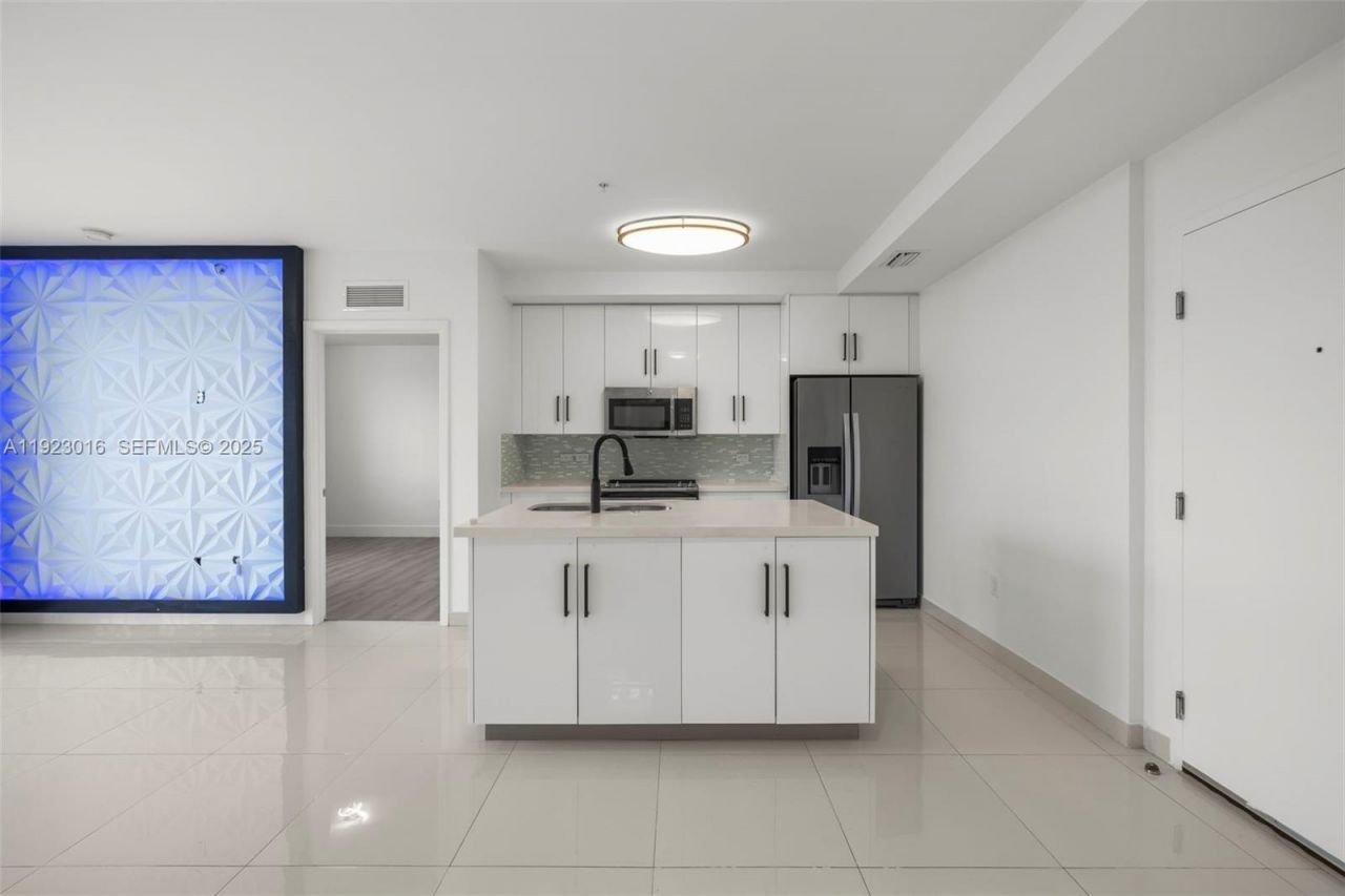 2651 NE 212th Ter, Unit 305, Miami, FL 33180 Photo