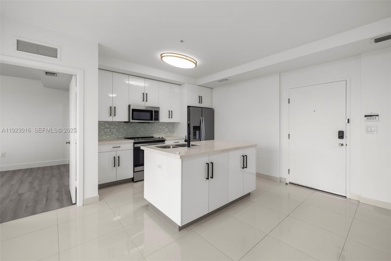 2651 NE 212th Ter, Unit 305, Miami, FL 33180 Photo