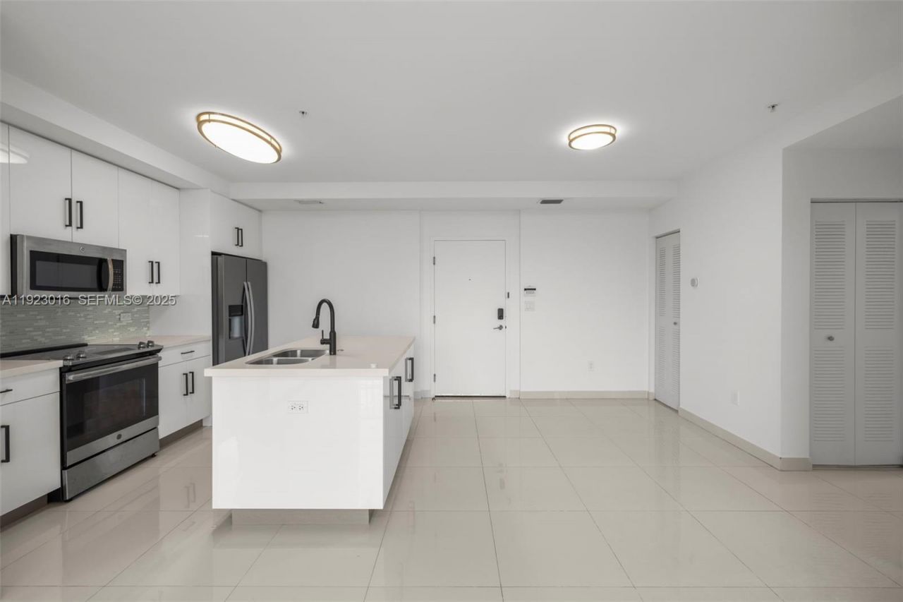 2651 NE 212th Ter, Unit 305, Miami, FL 33180 Photo