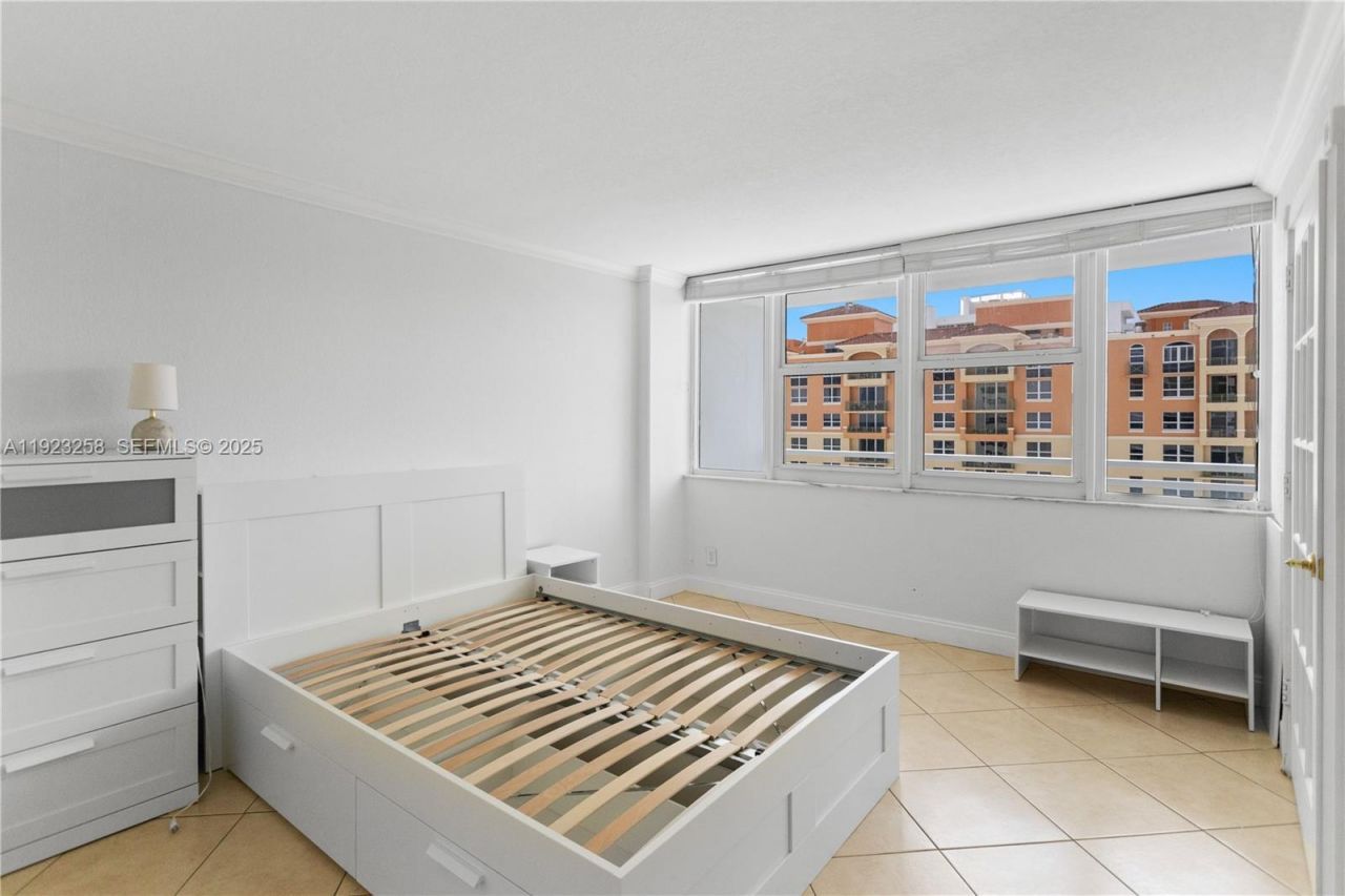 2030 S Ocean Dr, Unit 1710, Hallandale Beach, FL 33009 Photo