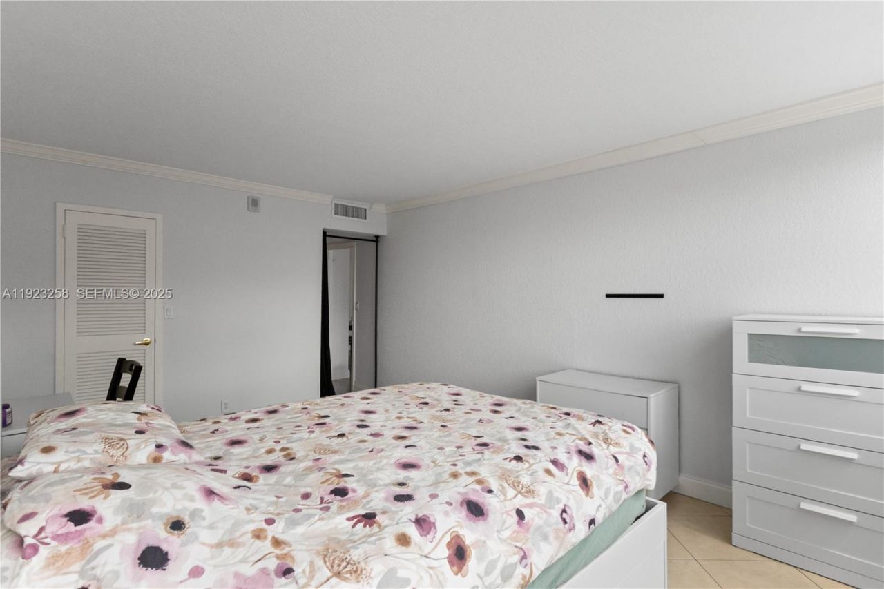 2030 S Ocean Dr, Unit 1710, Hallandale Beach, FL 33009 Photo