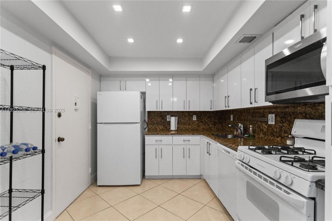 2030 S Ocean Dr, Unit 1710, Hallandale Beach, FL 33009 Photo