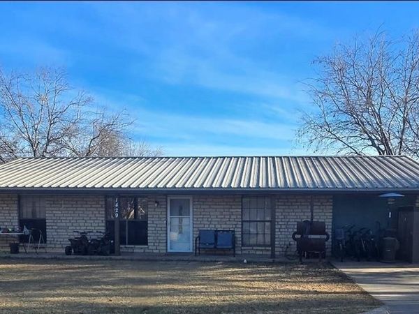 1429 W Torrey Street, Granbury, TX 76048