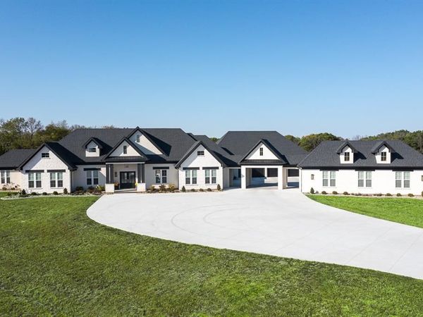 23054 Mclouth Road, Tonganoxie, KS 66086